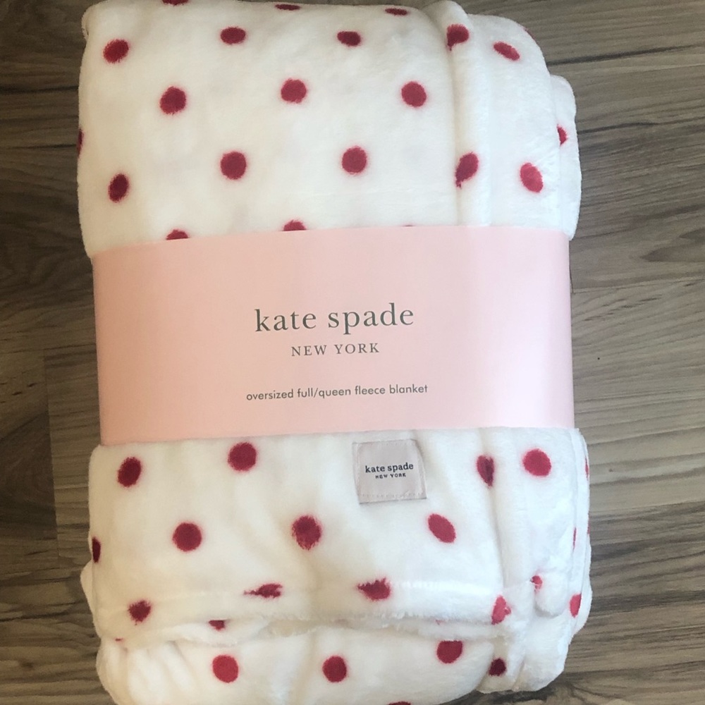 🛍🛍SOLD Kate spade ♠️ plush blanket- red polka dots - Picture 1 of 4